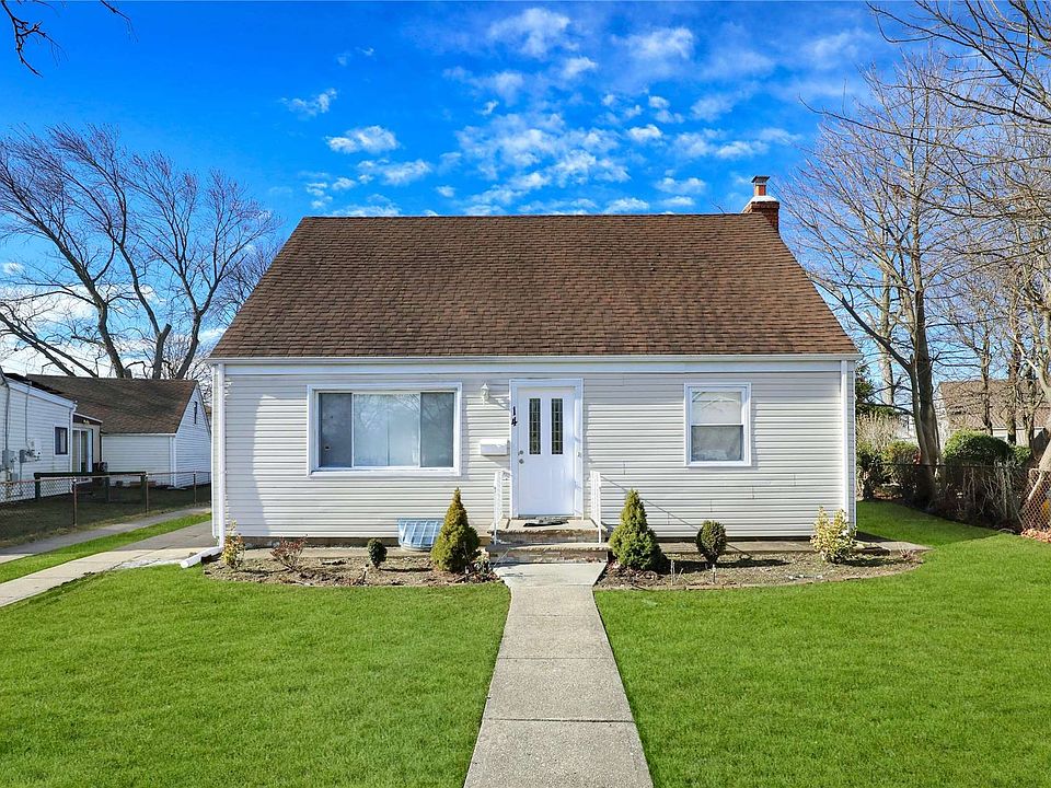 1st image of 14 Gables Dr