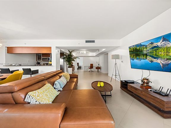 5th image of 1800 N Bayshore Dr APT 2715