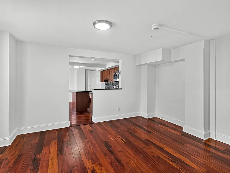 223 N New St — Photo 7