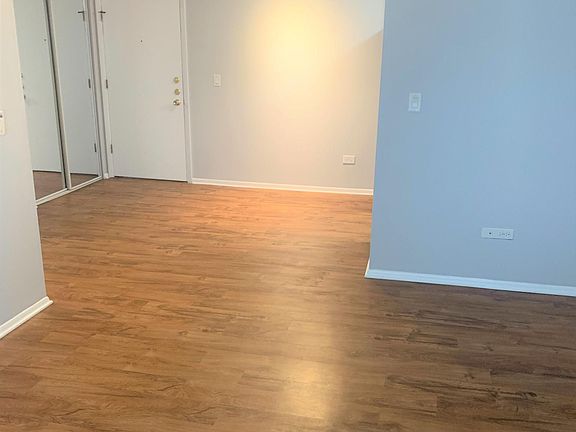 4th image of 210 Circle Ave #505
