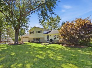3642 Hi Lure Dr, Lake Orion, MI 48360