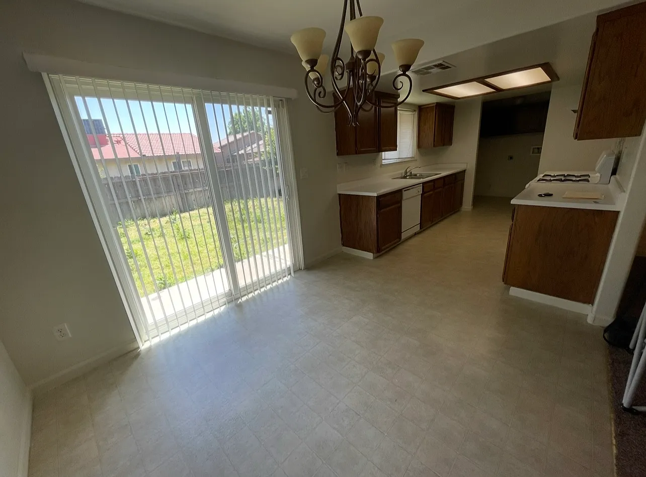 3 bed, 1310 sqft, $2,350 — Photo 1