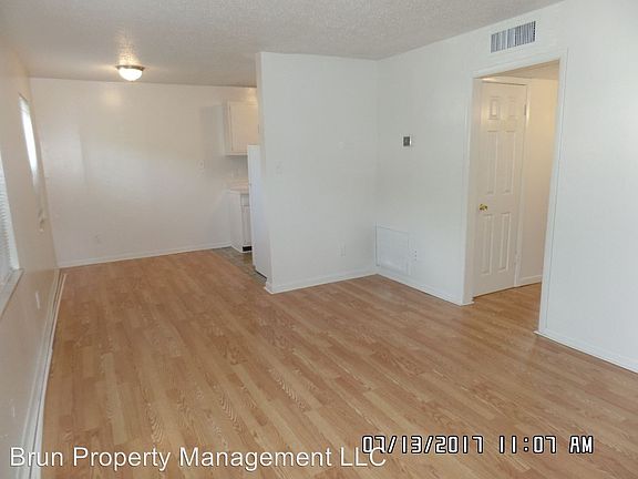 5th image of 2008 Dutch Valley Dr APT 1