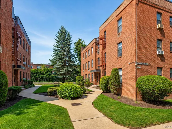 47-22 215th #2B, Bayside, NY 11364