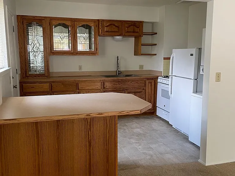 329 W Oak Ave — Photo 5