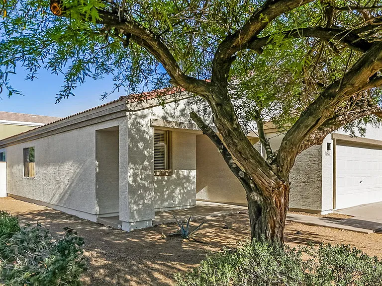 2650 S 84th Dr — Photo 3