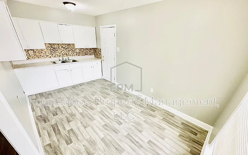 2 bed, 1.0 bath, 817 sqft, $800 — Photo 3