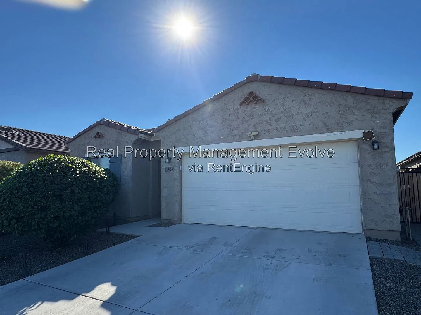 5 bed, 3.0 bath, 2033 sqft, $2,990 — Photo 2