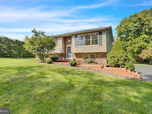 118 Oak Terrace Dr, Birdsboro, PA 19508