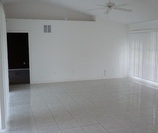 5th image of 4071 Everglades Ter