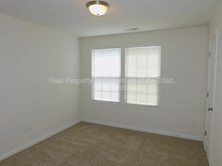 415 Hidden Brook Ln — Photo 13