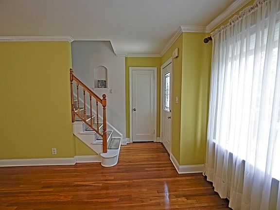 4th image of 49 Dosoris Way