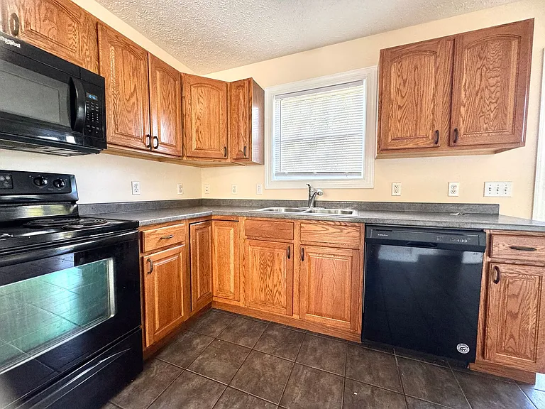 1045 Oak Tree Blvd NW — Photo 7