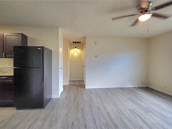 3rd image of 218 E Merlayne Dr APT 4