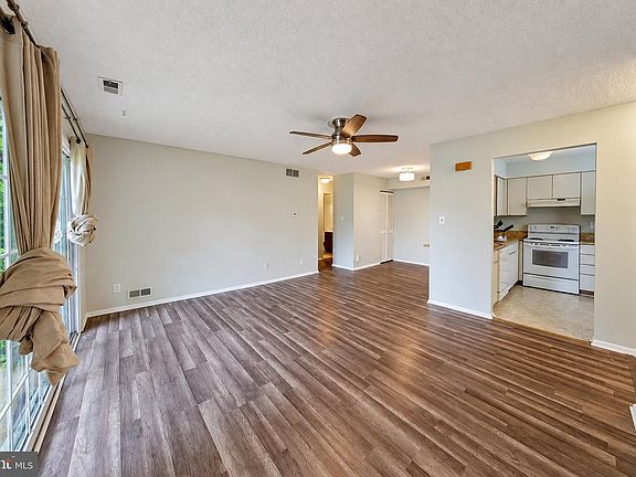 3rd image of 330 Willow Turn