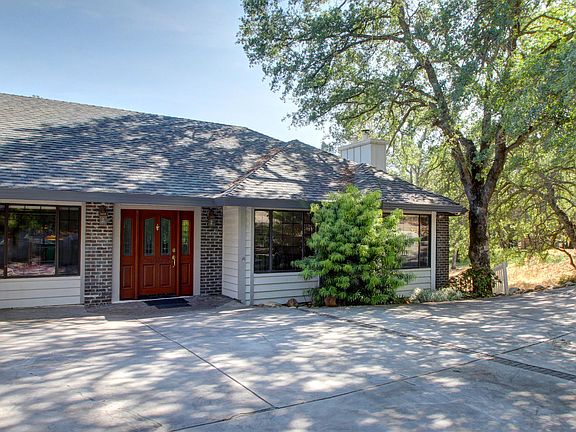 3rd image of 427 Maul Oak Ct