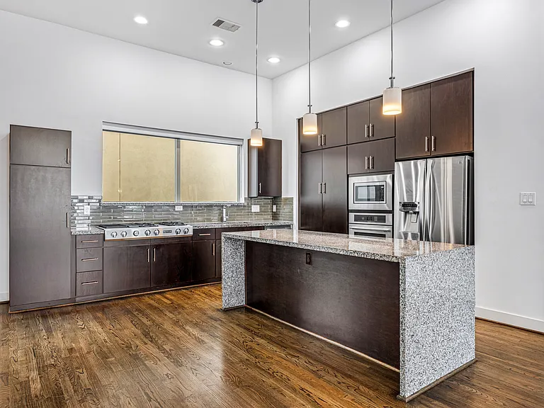 802 W Drew St — Photo 11