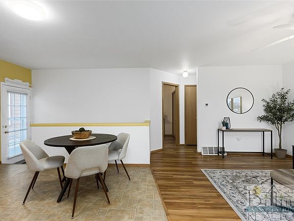 3rd image of 3390 Canyon Dr Unit D16