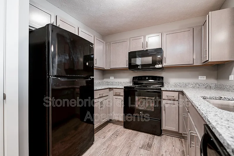 Rivers Edge Residences — Photo 4