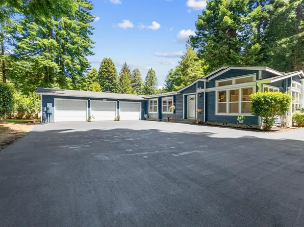 125 Lorenzo Ln, Crescent City, CA 95531