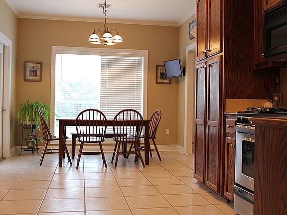 3rd image of 110 Lahasky Dr