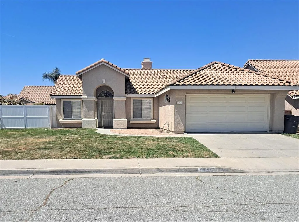1260 Avenida Rosa Mundi — Photo 1