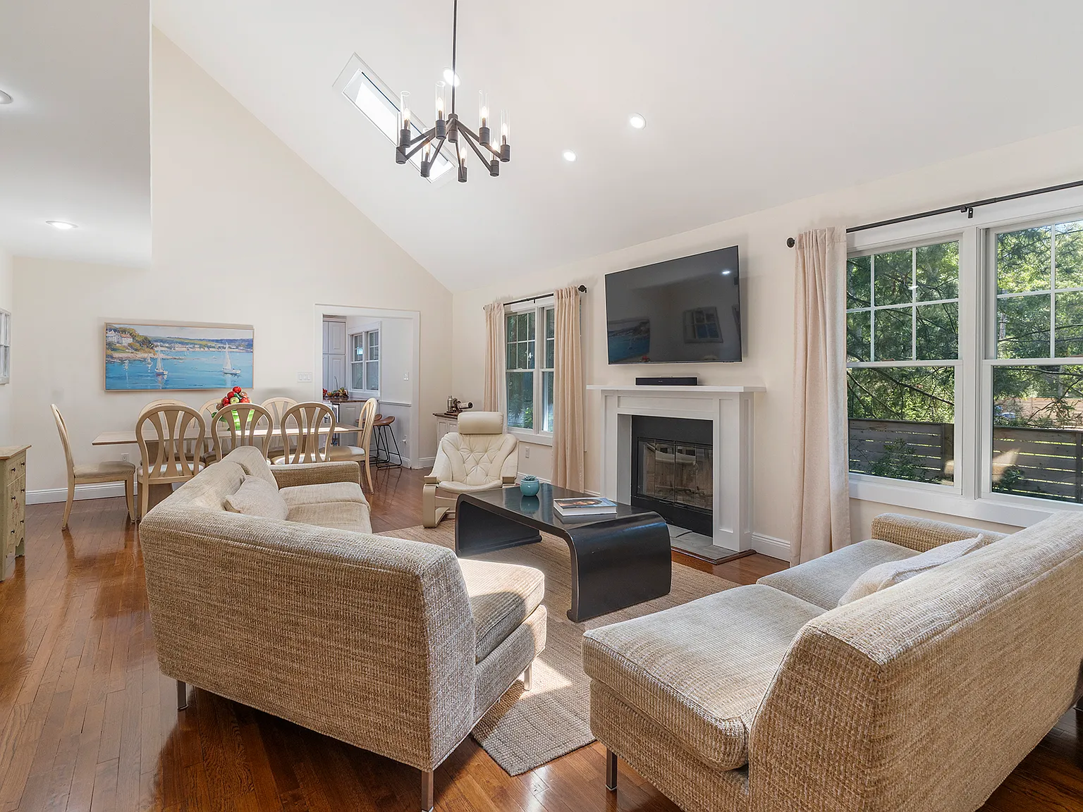 Comfortable Home — Photo 4