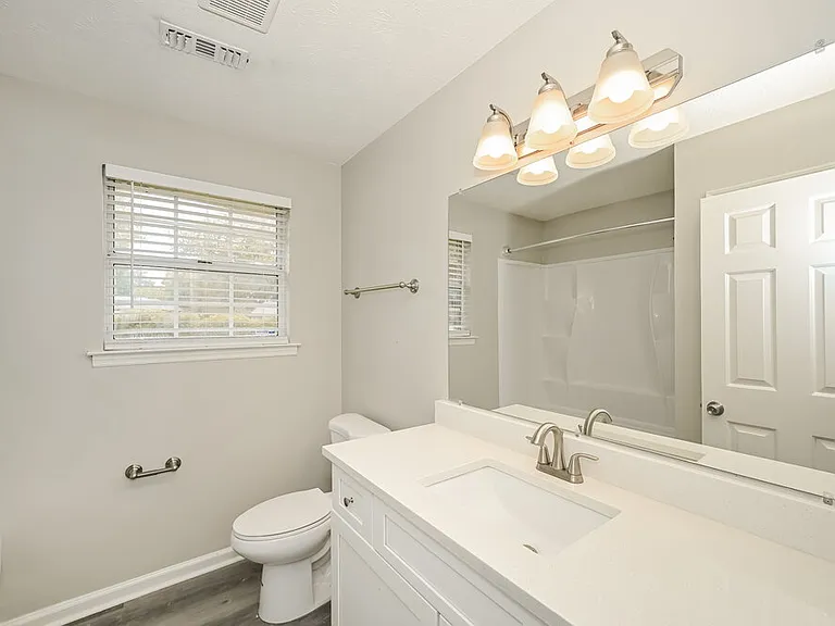 209 Lexington Dr — Photo 16