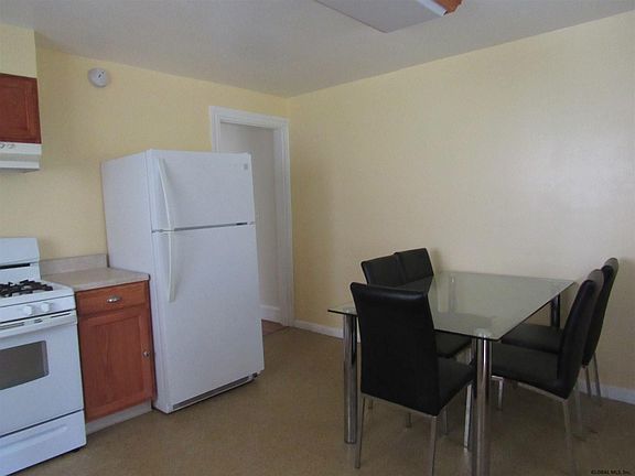 4th image of 254 Saratoga St