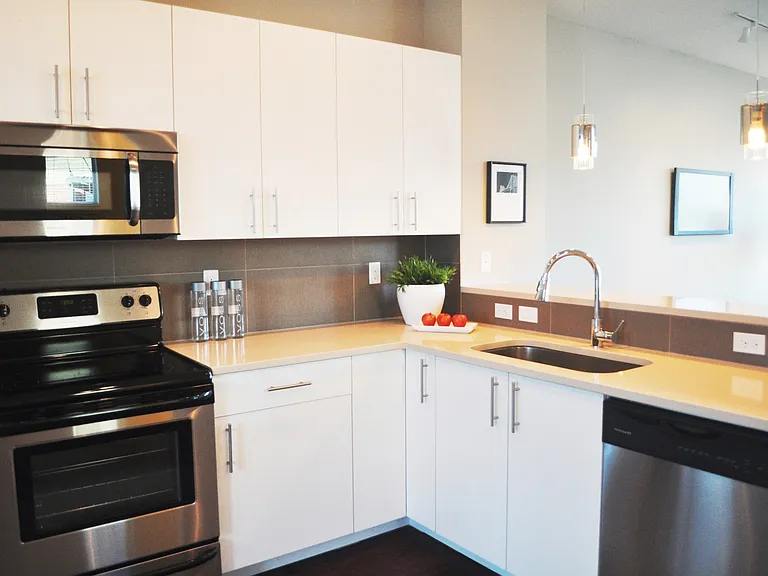 Axis PDX Apartments — Photo 14