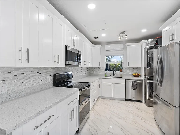 9232 Harding Ave — Photo 9