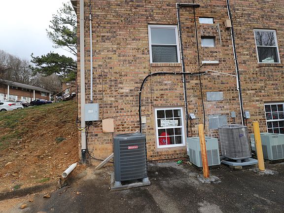 3rd image of 952 Chadwick Dr #1-7