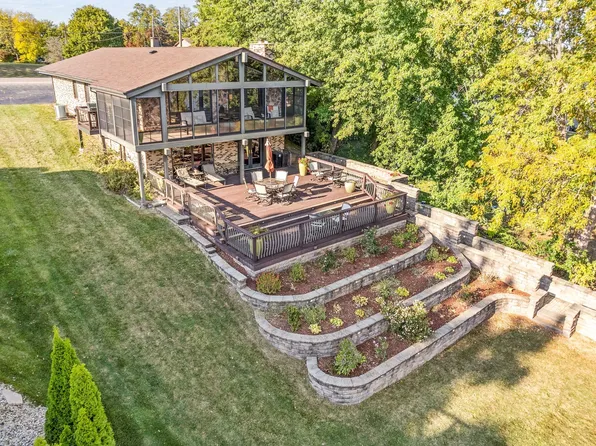 1264 Holiday Dr, Somonauk, IL 60552