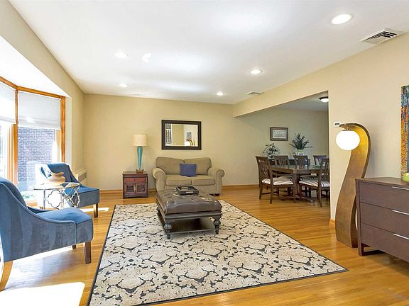 3rd image of 64 Parkway Dr