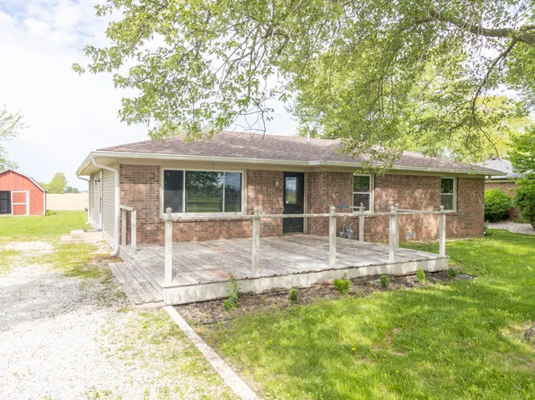 156 N Eastern Village Dr, Greenfield, IN 46140