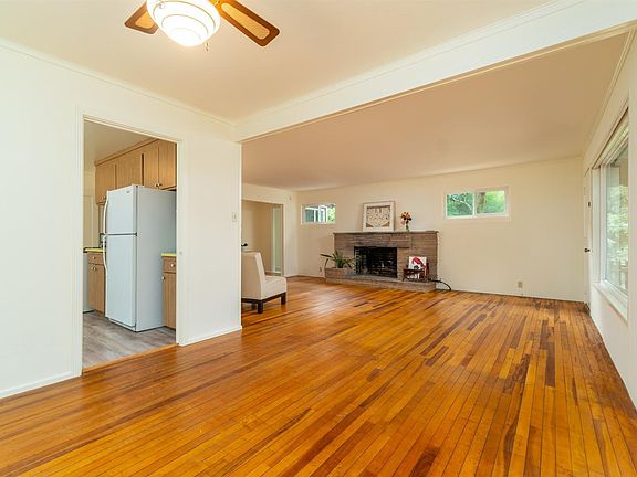 5th image of 377 Cascade Dr