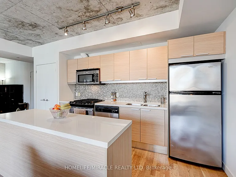 25 Oxley St #701 — Photo 19