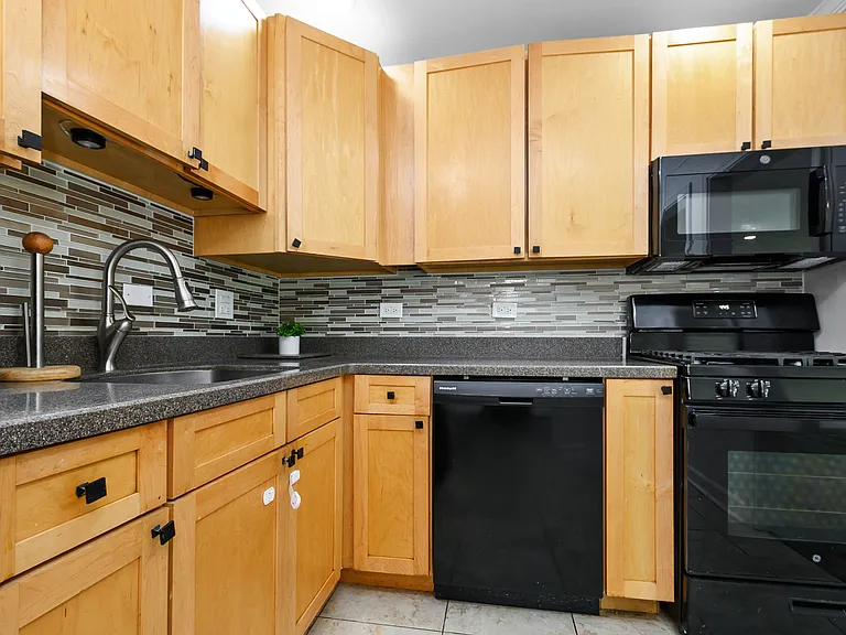 16W540 Lake Dr #9A-201 — Photo 10