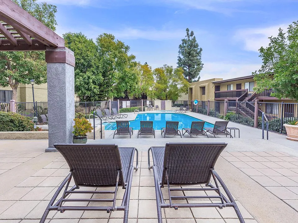 Heritage Park Alta Loma 55+