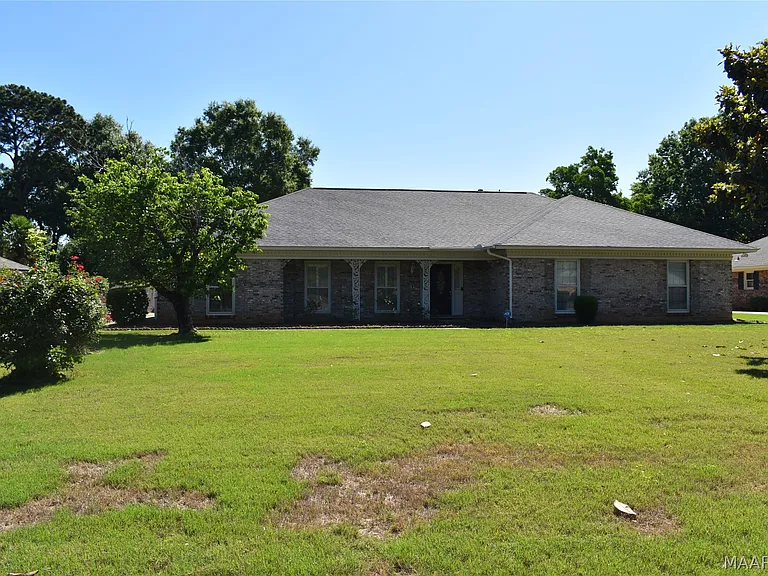 414 Arrowhead Dr — Photo 2