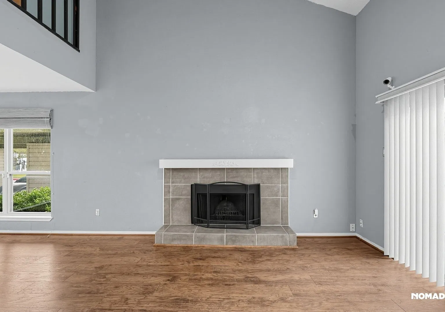 Rare Corner-Unit Loft Condo | Spa Shower | Fireplace | Private Courtyard & Balcony — Photo 4
