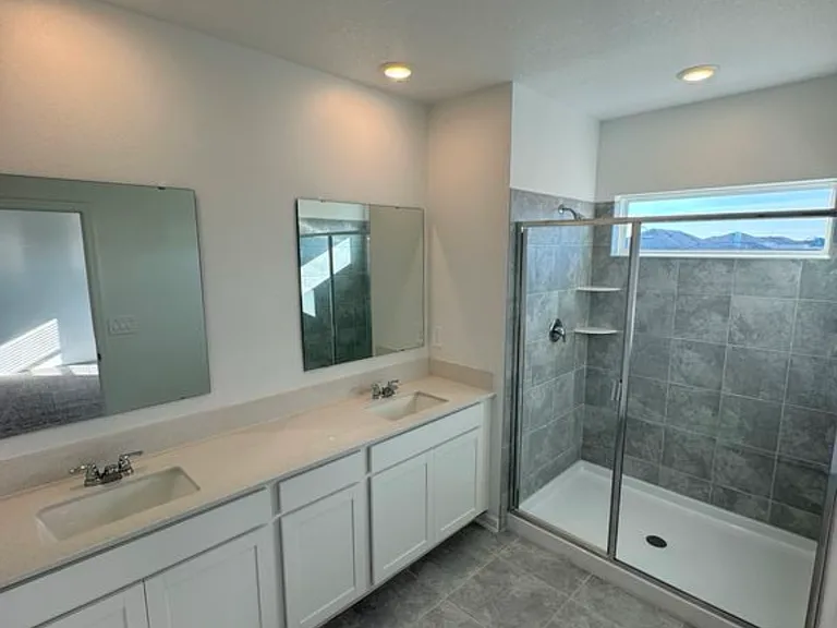 2736 Pierr St — Photo 3