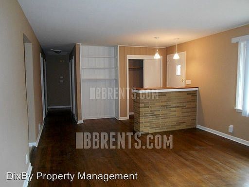 3rd image of 901 Orchard St