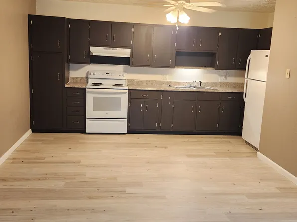 1116 Cypress St APT 8, Highland, IL 62249