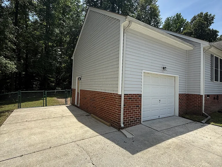 119 E Highland Ct — Photo 26