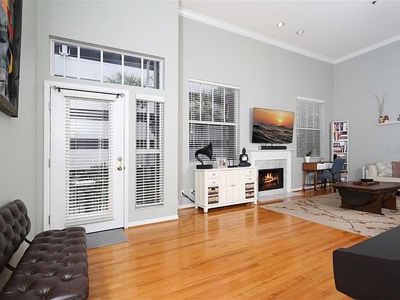 2nd image of 2403 W Palm Dr Unit 5