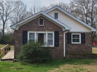 510 Syphrit Rd, Wellford, SC 29385