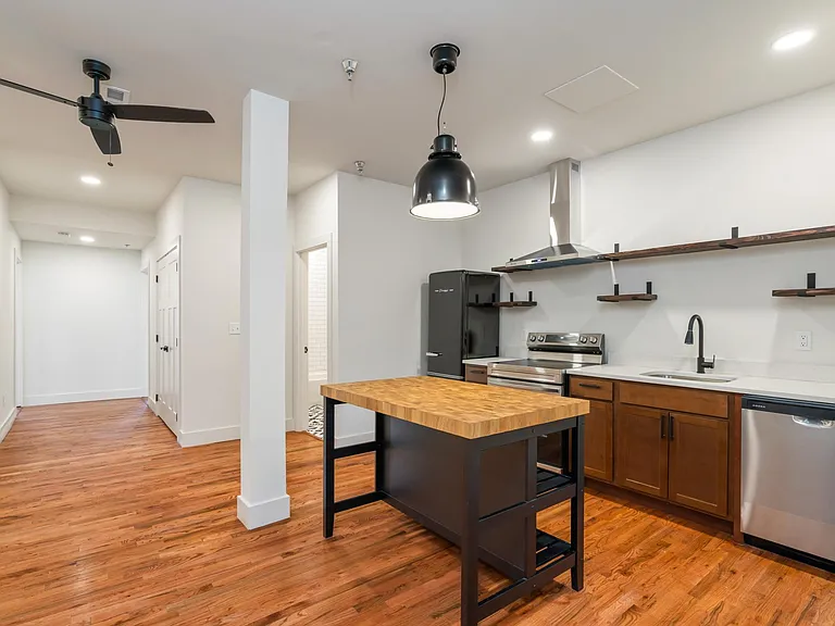 826 N Broadway St #301 — Photo 2