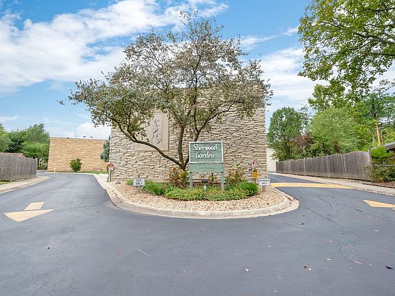 2nd image of 1 Garden Dr APT 1