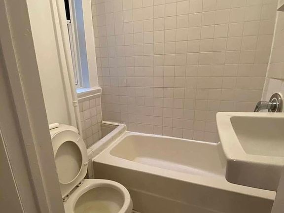 5th image of 406 E 9th St #2B